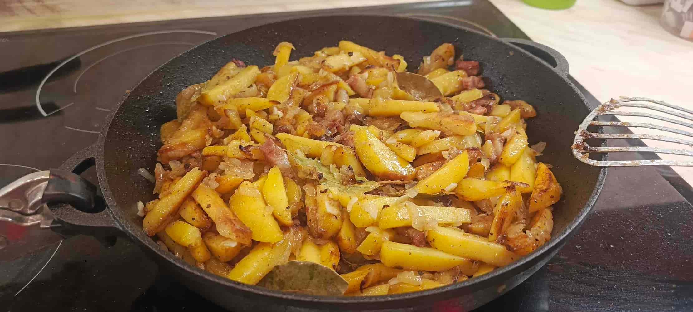 как правильно жарить картошку на сковороде